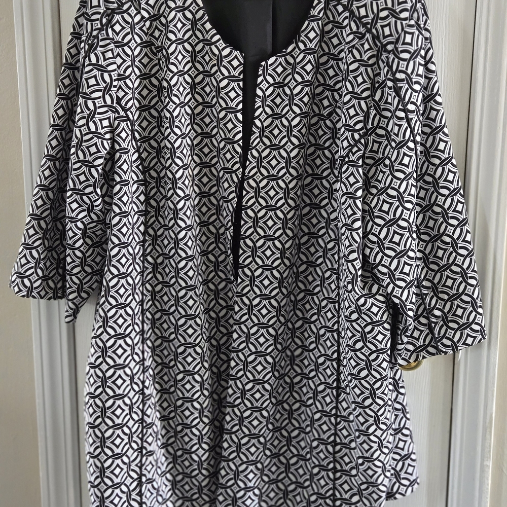 SilkLand Collection 3X Black and White Geo Patterned 3/4 Length Topper